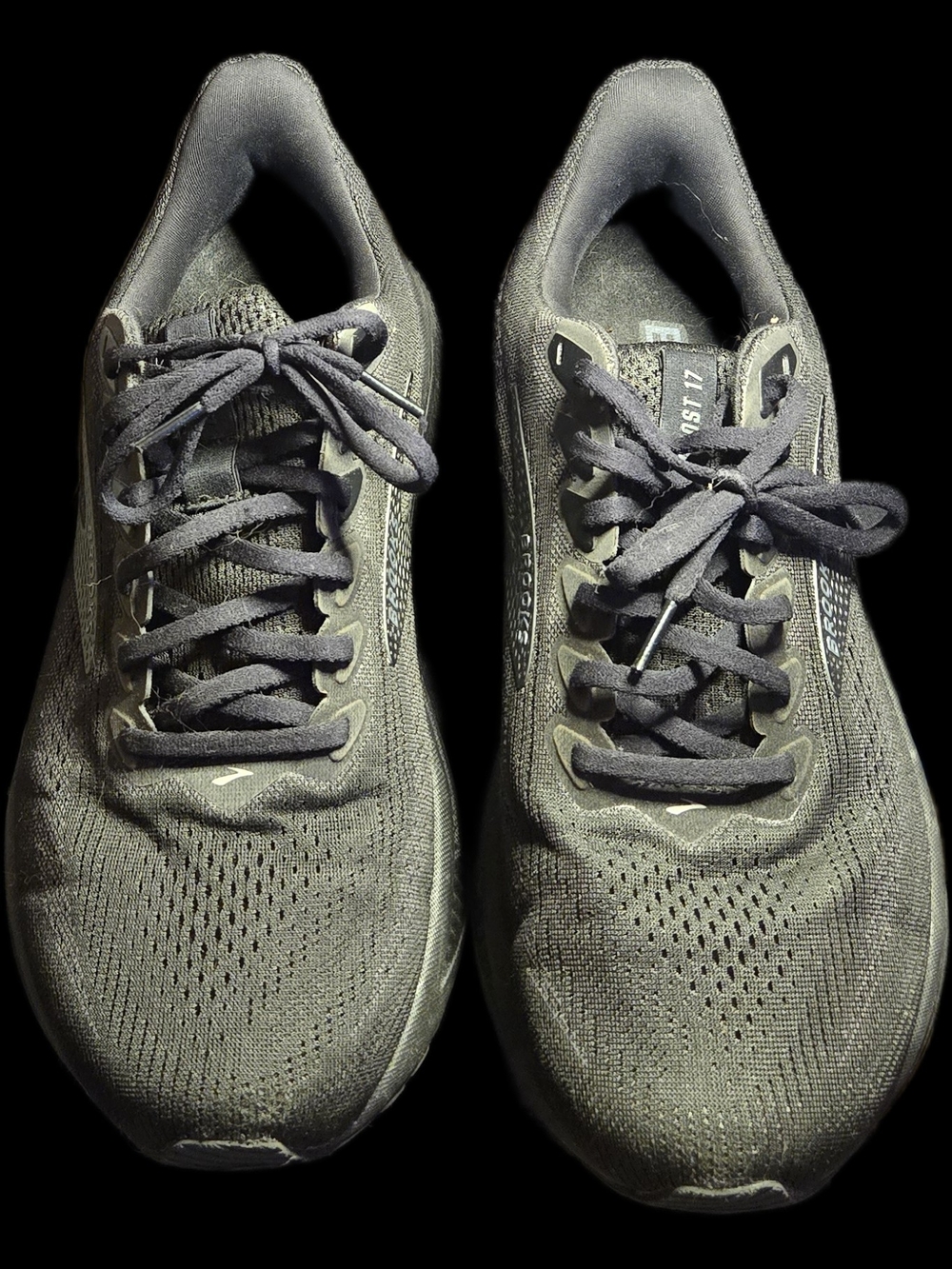 Brooks Men's Black Ghost 17 Running Shoes Size 10 (4E) Excellent Condition.